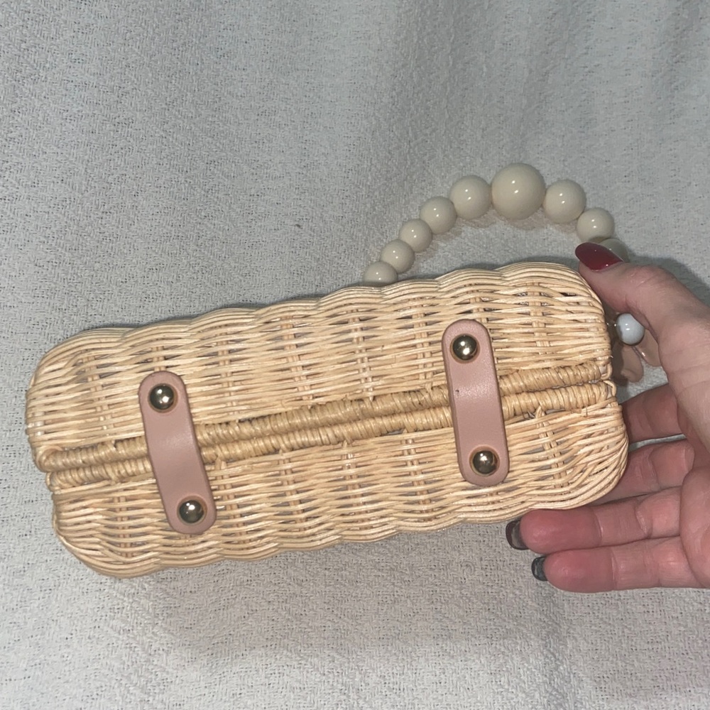 Nwot BTB Page Floral Clutch - Picture 6 of 12